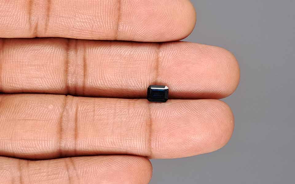 Blue Sapphire - 0.97 Carats