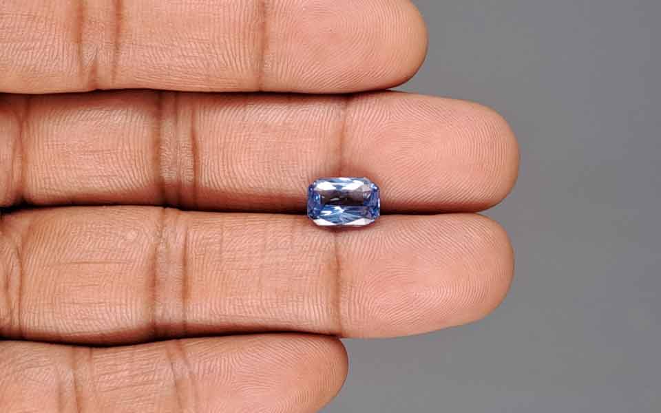 Blue Sapphire - 3.28 Carats
