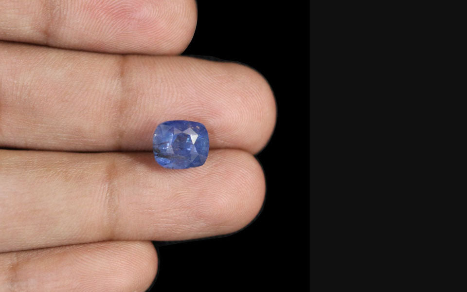 Blue Sapphire - 3.88 Carats