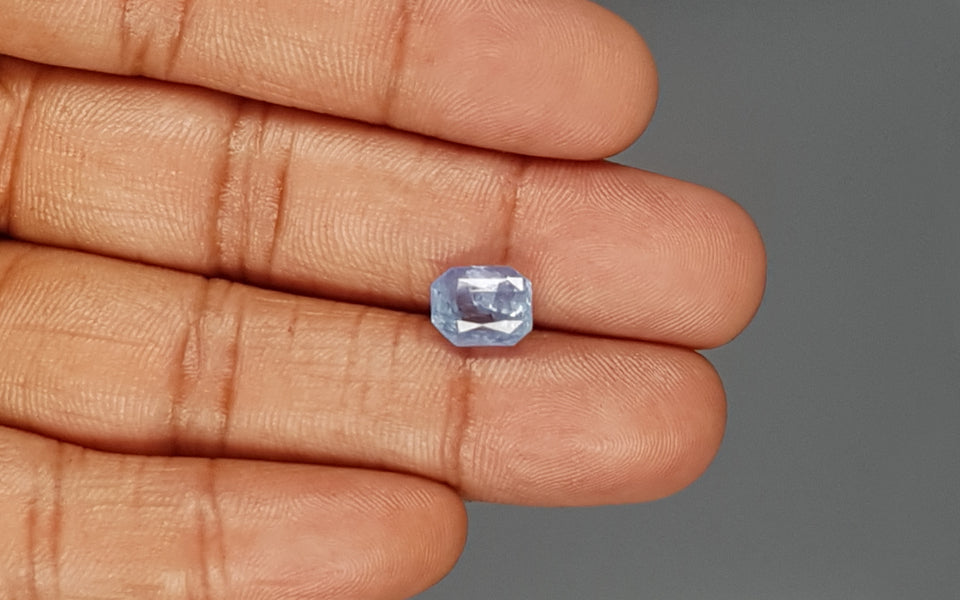 Blue Sapphire - 3.98 Carats