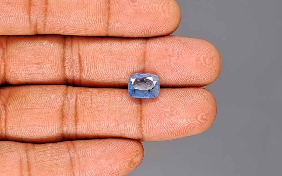 Blue Sapphire - 4.06 Carats