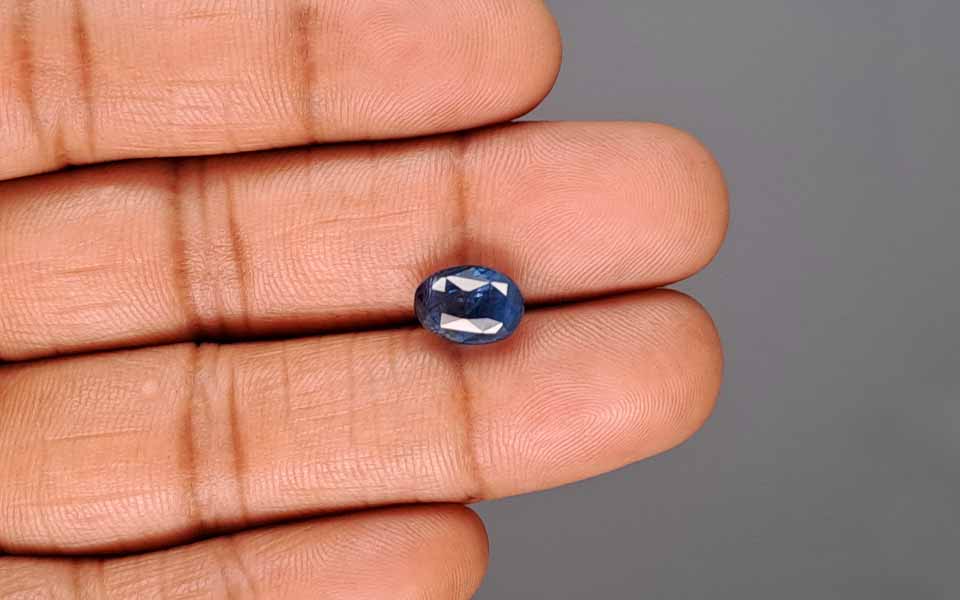Blue Sapphire - 4.29 Carats