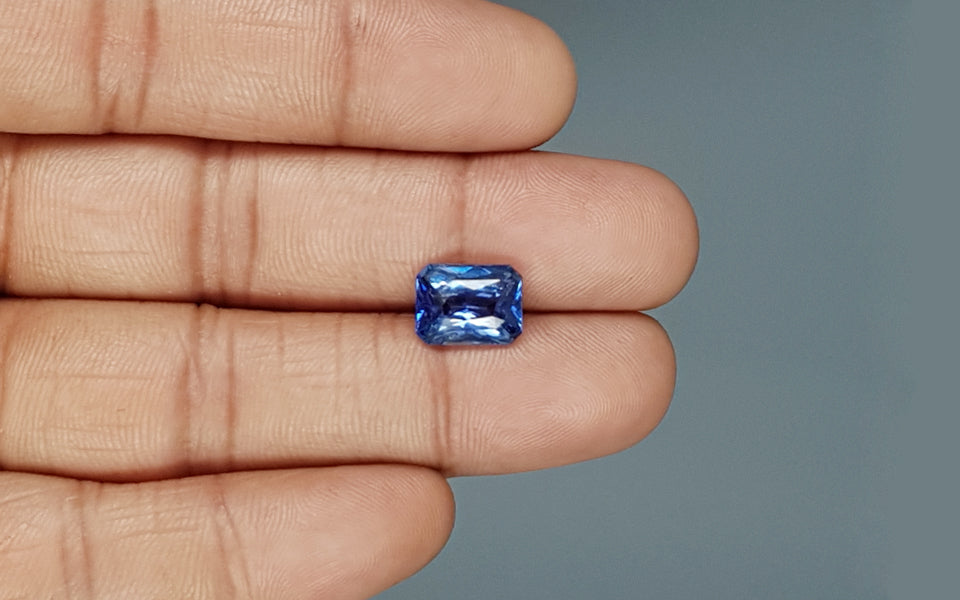 Blue Sapphire - 4.59 Carats