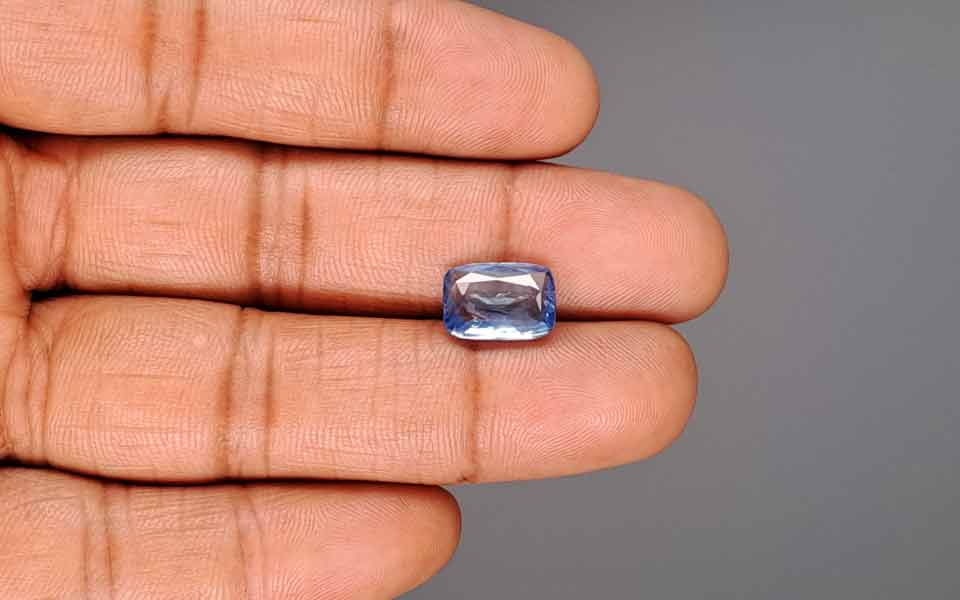 Blue Sapphire - 5.04 Carats