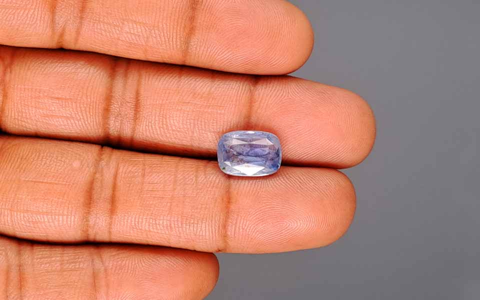 Blue Sapphire - 5.04 Carats