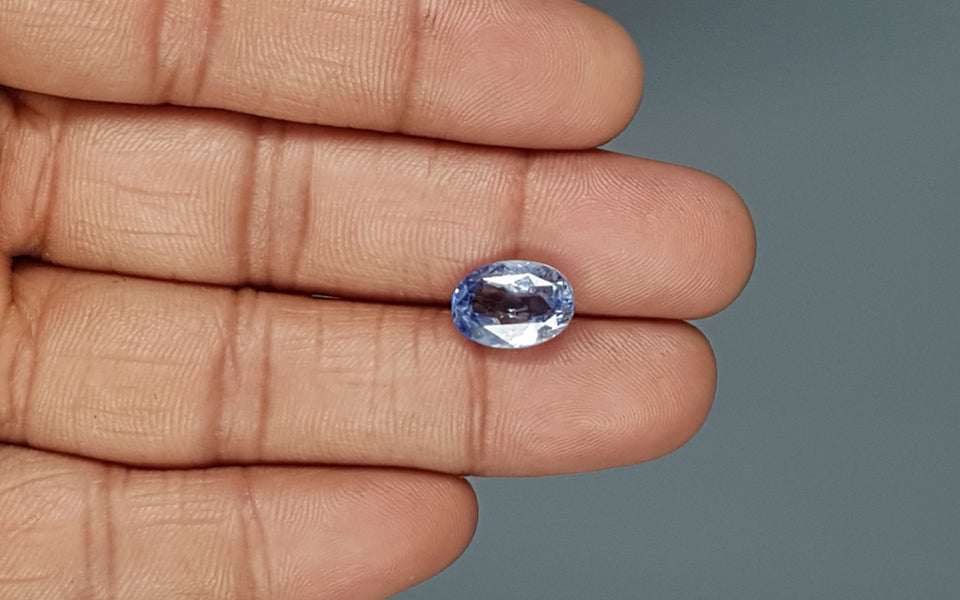 Blue Sapphire - 5.82 Carats