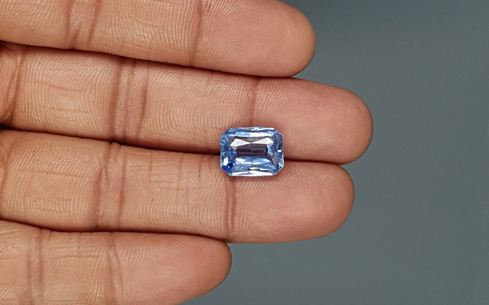 Blue Sapphire - 6.52 Carats