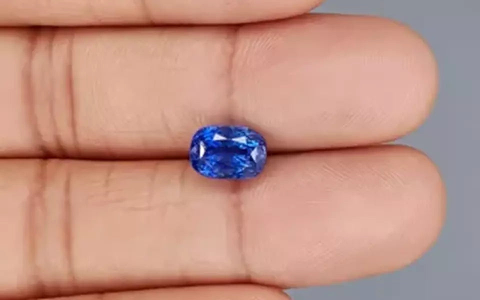 Blue Sapphire - 3.78 Carats