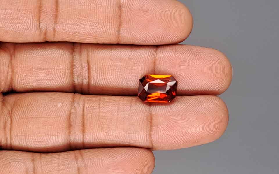 Hessonite (Gomed) - 4.89 Carat