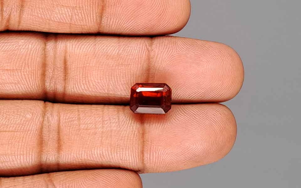 Hessonite (Gomed) - 5.83 Carat