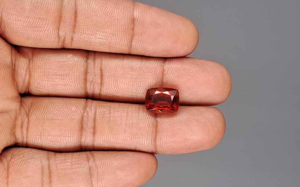 Hessonite (Gomed) - 5.89 Carat
