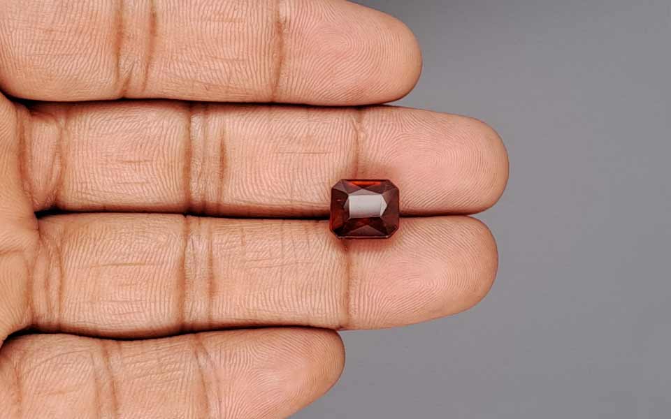 Hessonite (Gomed) - 5.96 Carat