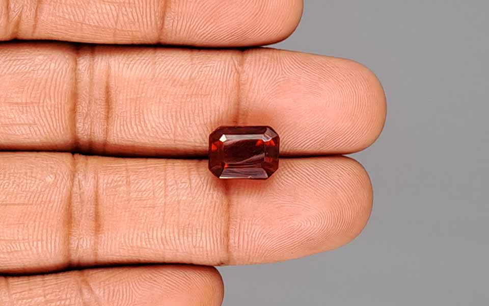 Hessonite (Gomed) - 6.63 Carat