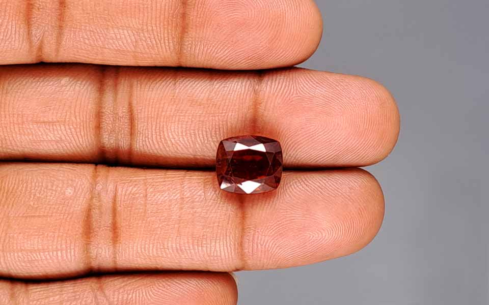 Hessonite (Gomed) - 6.77 Carat