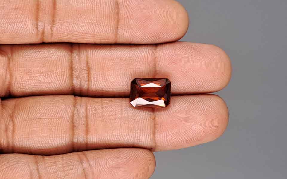 Hessonite (Gomed) - 6.91 Carat
