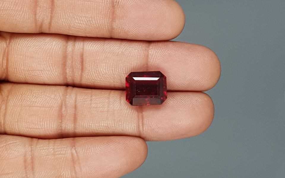Hessonite (Gomed) - 9.87 Carat