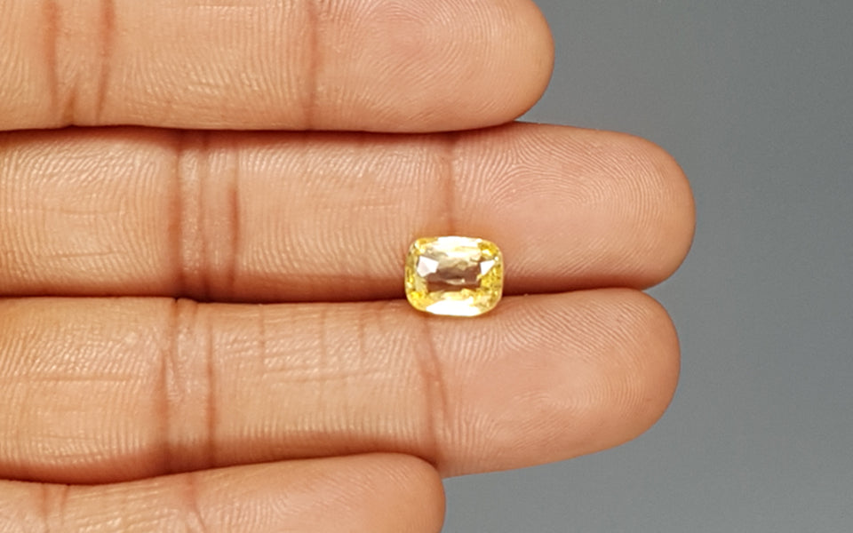 Yellow Sapphire - 3.51 Carats