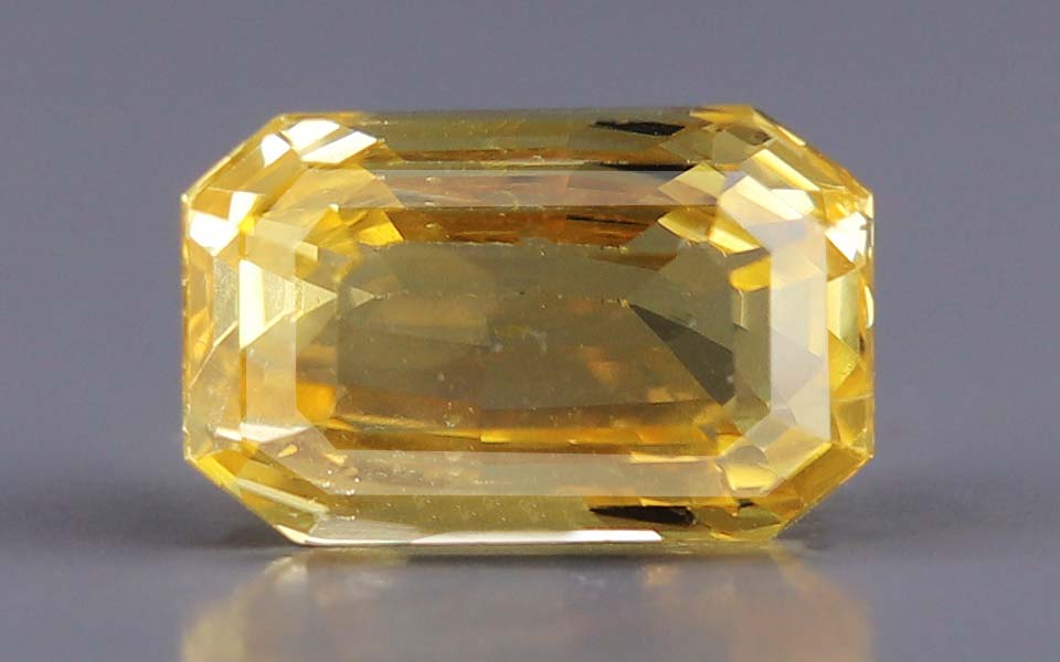 Yellow Sapphire - 3.60 Carats