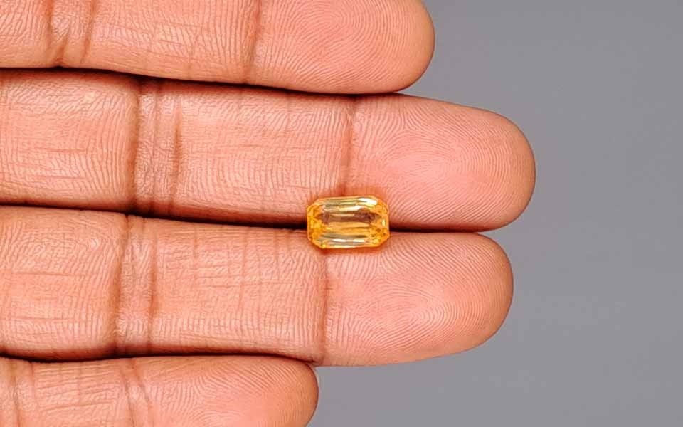 Yellow Sapphire - 3.60 Carats