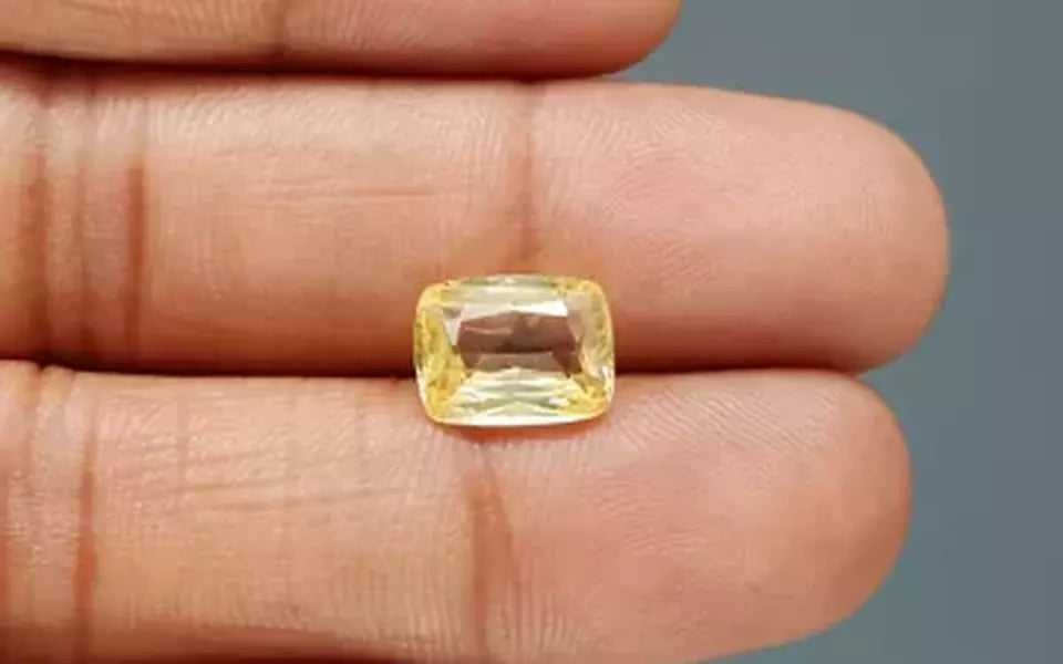 Yellow Sapphire - 3.73 Carats
