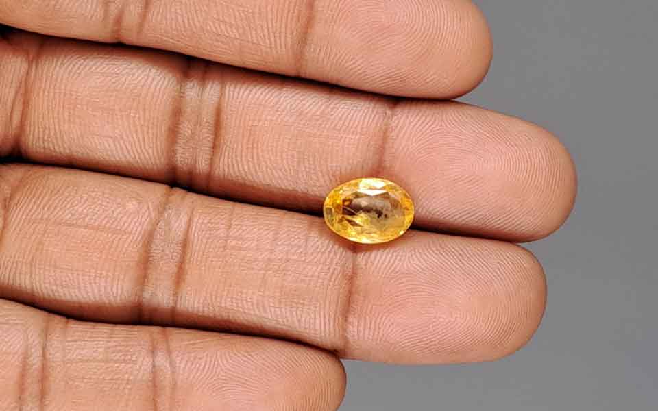 Yellow Sapphire - 3.78 Carats