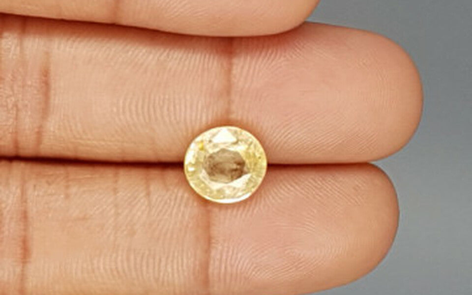 Yellow Sapphire - 3.79 Carats