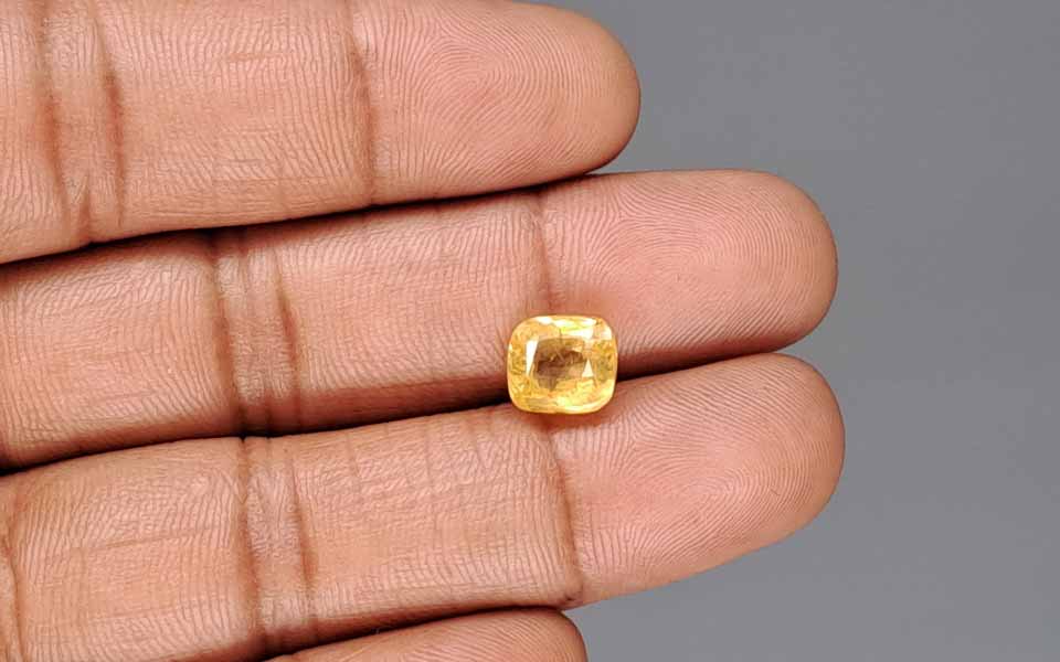 Yellow Sapphire - 3.98 Carats