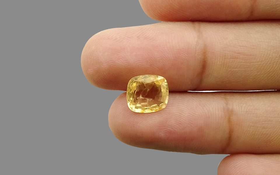 Yellow Sapphire - 3.99 Carats