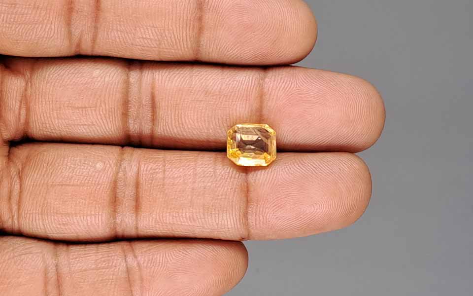 Yellow Sapphire - 4.05 Carats