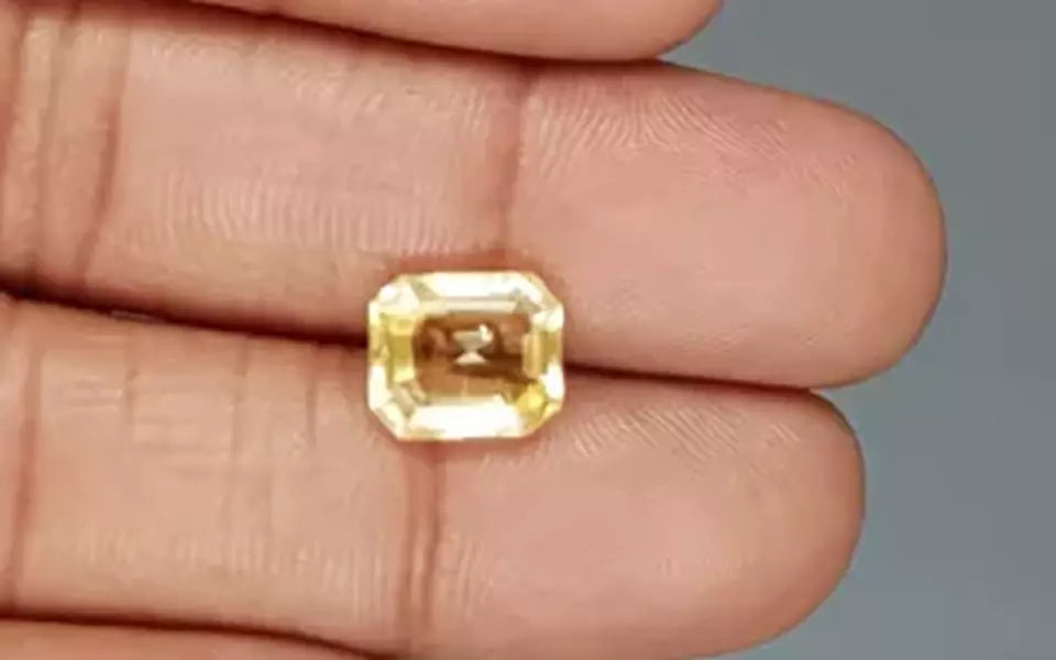 Yellow Sapphire - 4.13 Carats