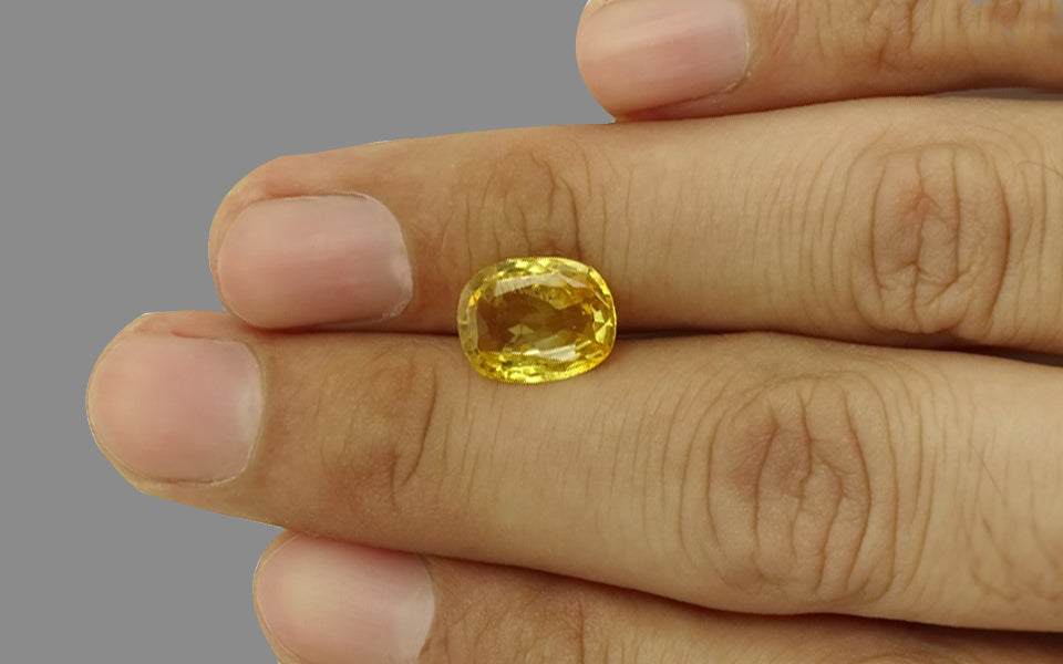 Yellow Sapphire - 4.39 Carats