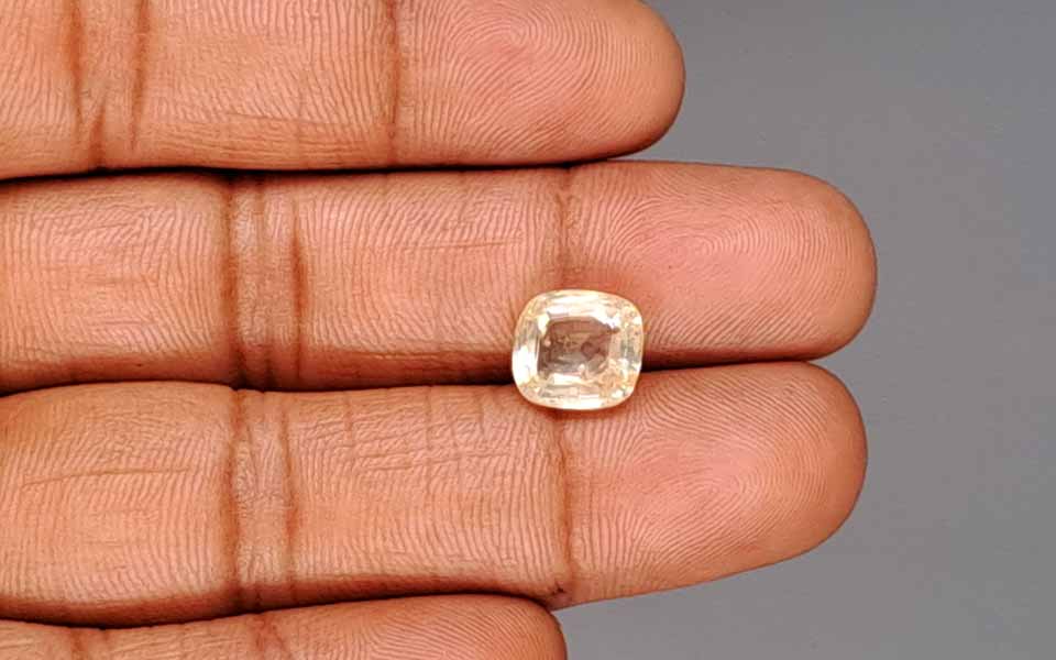 Ceylon Yellow Sapphire - 4.68 Carat Prime Quality CYS-4024