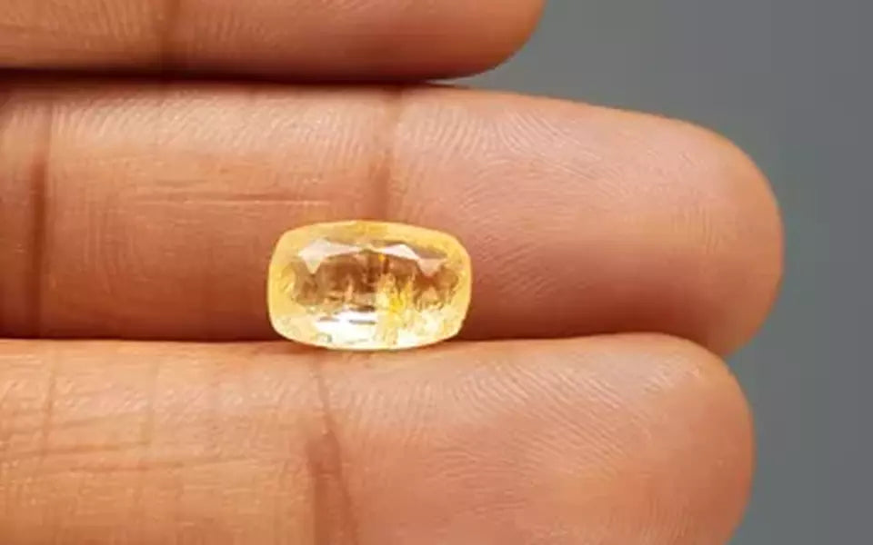 Yellow Sapphire - 4.69 Carats