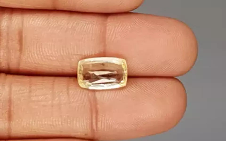 Yellow Sapphire - 4.69 Carats