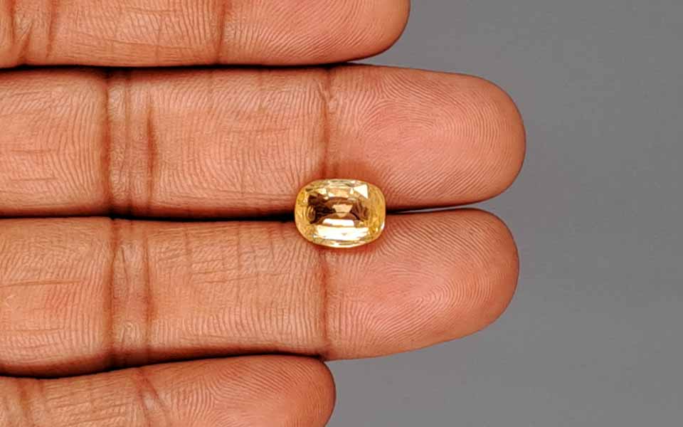 Yellow Sapphire - 4.70 Carats