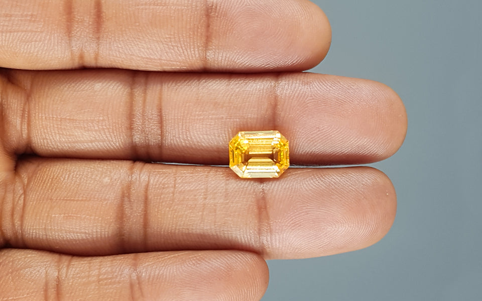 Yellow Sapphire - 4.71 Carats