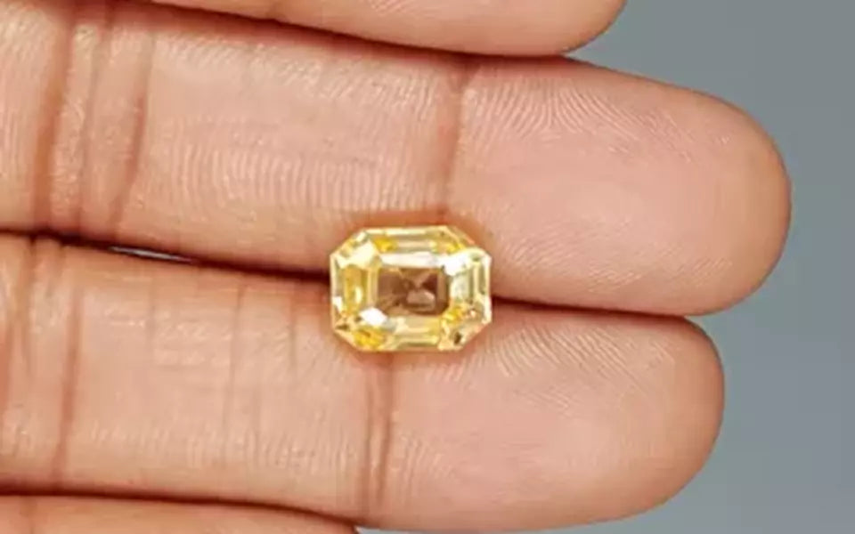 Ceylon Yellow Sapphire - 4.94 Carat Rare Quality CYS-3839