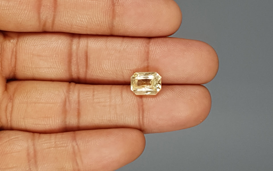 Yellow Sapphire - 5.01 Carats