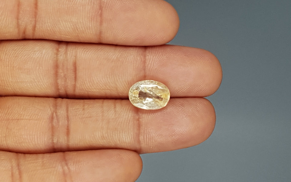 Yellow Sapphire - 5.84 Carats