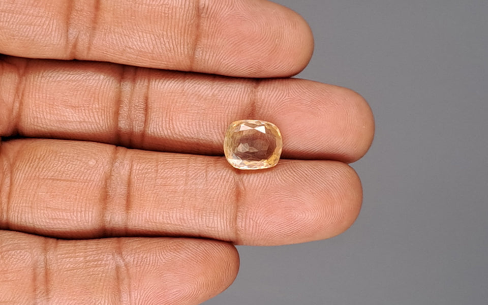 Yellow Sapphire - 5.88 Carats