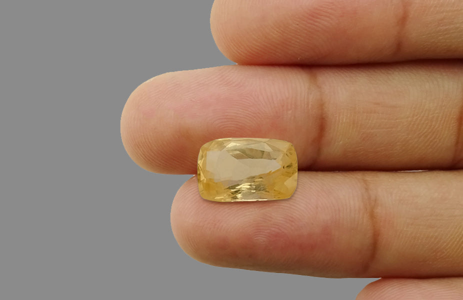 Yellow Sapphire - 6.69 Carats