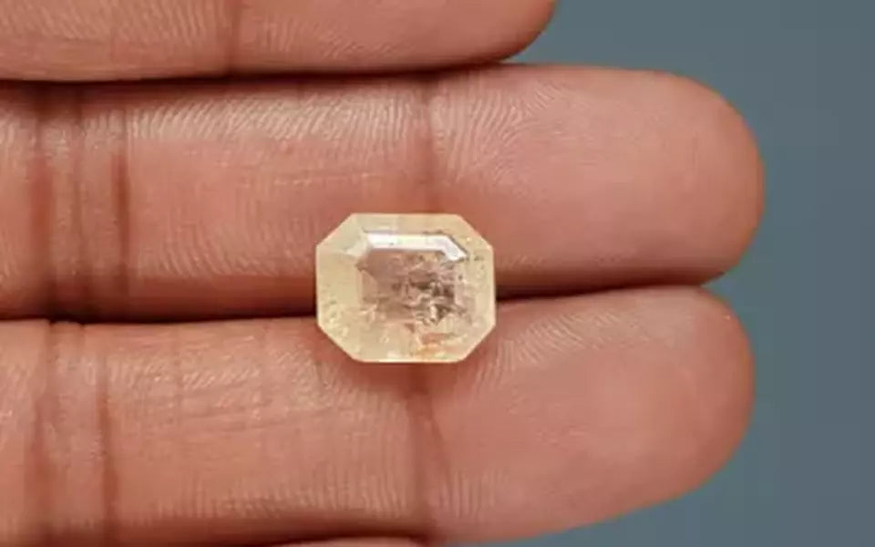 Yellow Sapphire - 6.81 Carats