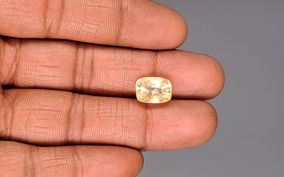 Yellow Sapphire - 6.84 Carats