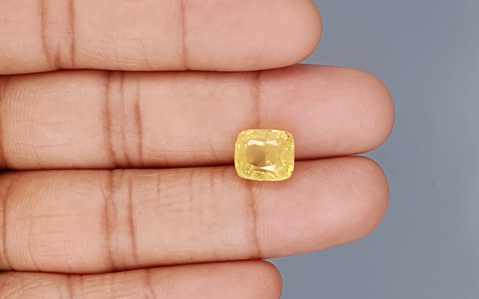 Yellow Sapphire - 6.86 Carats