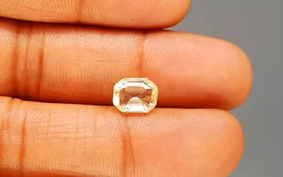 Natural Yellow Topaz - 2.79 Carat Fine Quality YT-25096