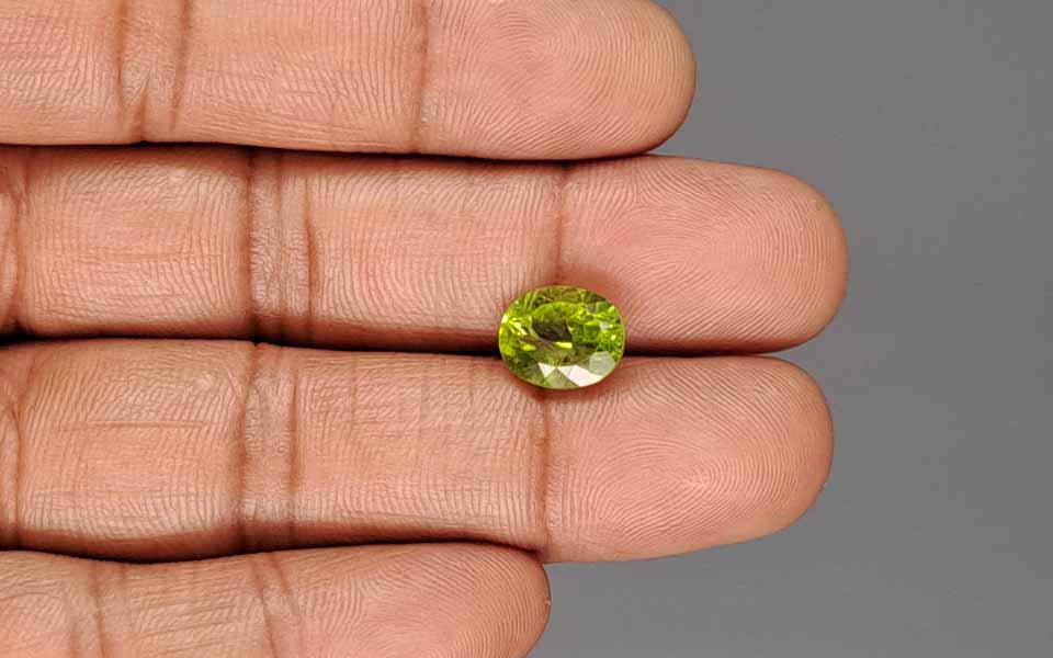 Peridot - 3.97 Carat Prime Quality PDT-14563