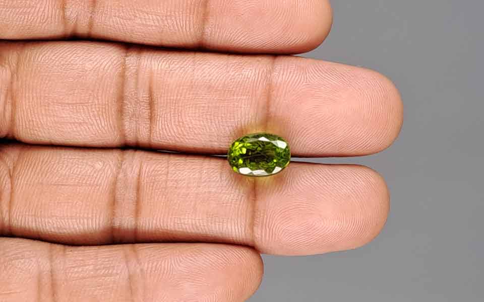 Buy Peridot (Zabarjad) Stone - 5.56 Carat Online | MyRatna