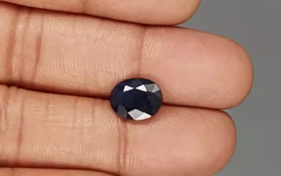Blue Sapphire - 3.91 Carats