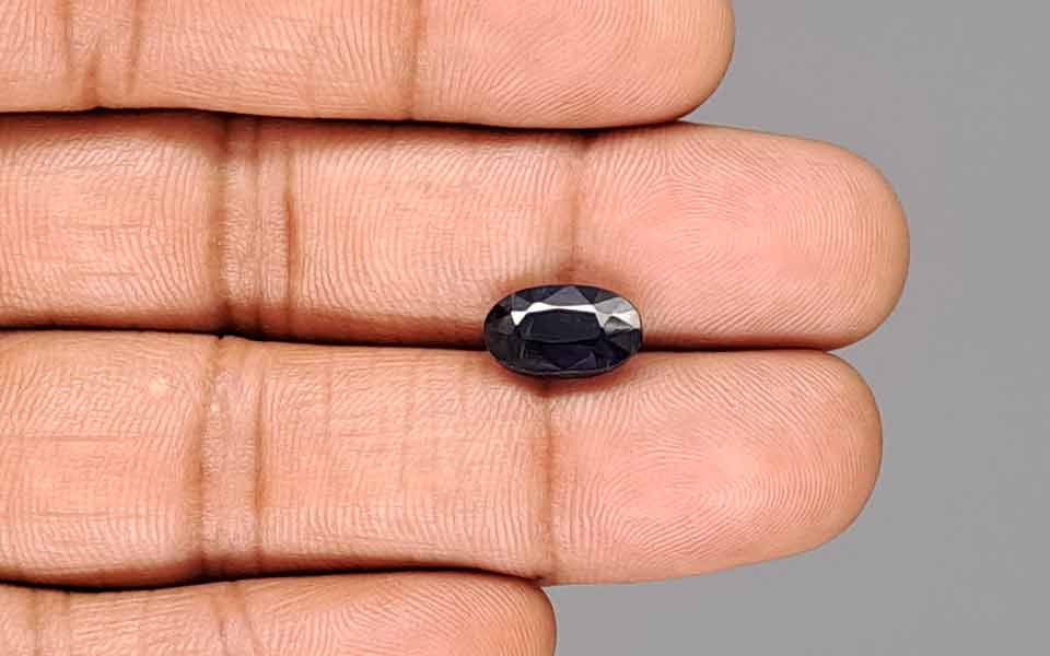 Blue Sapphire - 4.02 Carats
