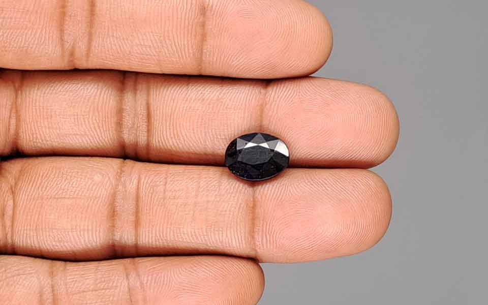 Blue Sapphire - 4.09 Carats